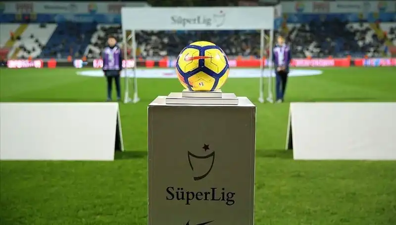 Süper Lig'de Pazar Ateşi: 2025'te Şampiyonluk Yarışı Kızışıyor