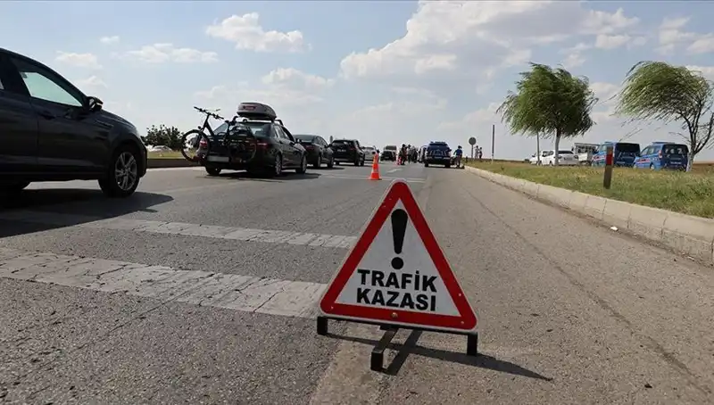 Adana’da Kamyon ve Otomobil Çarpıştı: 1 Ölü, 1 Yaralı