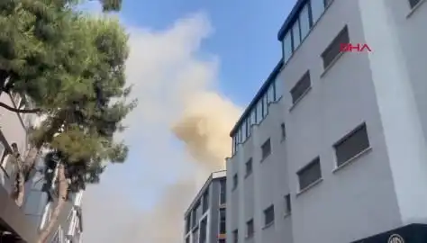 İstanbul'da 4 Katlı İş Merkezinde Yangın: Ekipler Seferber Oldu