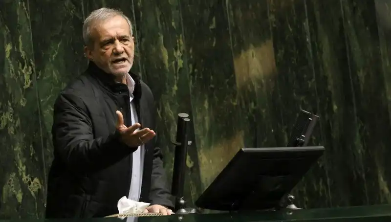 Halk Ekonomik Krizle Mücadele Ederken, İran Cumhurbaşkanı Yardımcısı Neden Görevden Alındı?