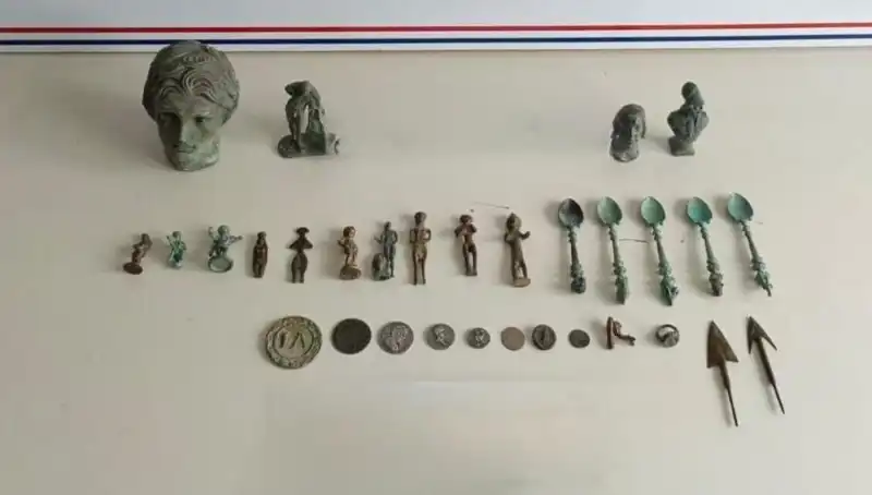 Antik Roma Dönemine Ait Nadir Eserler Güvenlik Güçlerince Ele Geçirildi