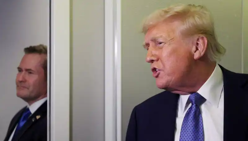 Trump’ın Görevden Alma Hamlesi: Mike Waltz’ın Sızıntı Skandalı