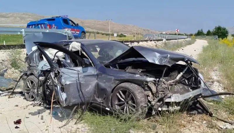 Sivas’ta İki Farklı Trafik Kazasında 9 Kişi Yaralandı