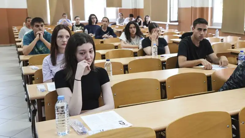 YKS Sonuçları Açıklandı: Öğrenciler Tedirgin, Aileler Şokta!