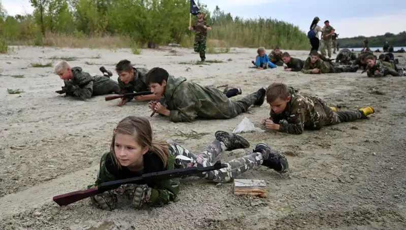 Rusya'da 8 Yaşındaki Çocuklar Askeri Kamp Eğitimi Alıyor: Korkutucu Gerçekler