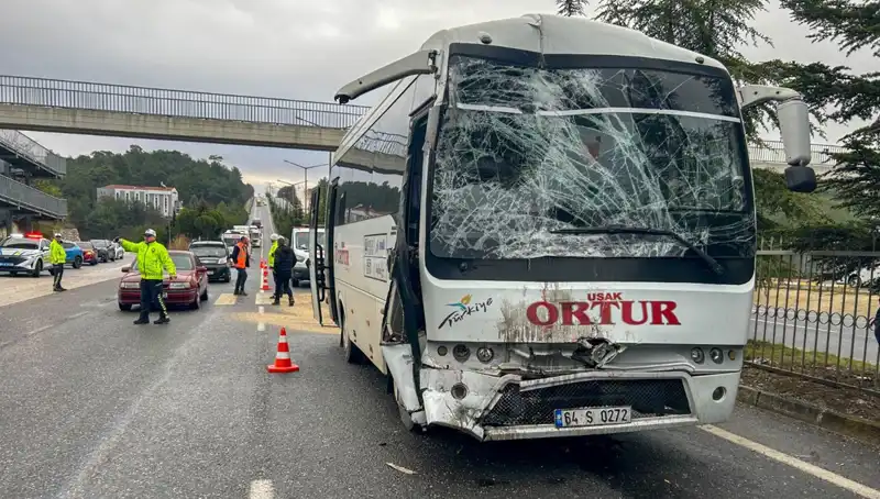 Uşak'ta İşçi Servislerinin Çarpışması: Yaralıların Sayısı Artıyor