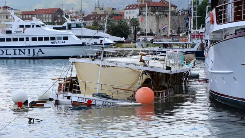 Hırvatistan’da Yağış ve Fırtına Faciası: Feribot Kazasıyla Gemiler Suyun Dibine Gitti