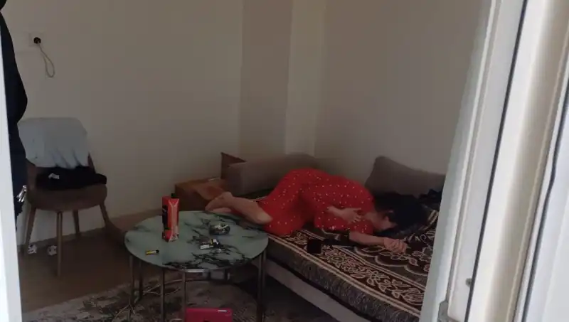 Annesini Arayan Genç, Birlikte Yaşadığı Kadına Dehşet Anlar Yaşattı