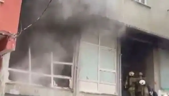 İstanbul'da Beş Katlı Binada Yangın: Ekipler Hızla Müdahale Etti!