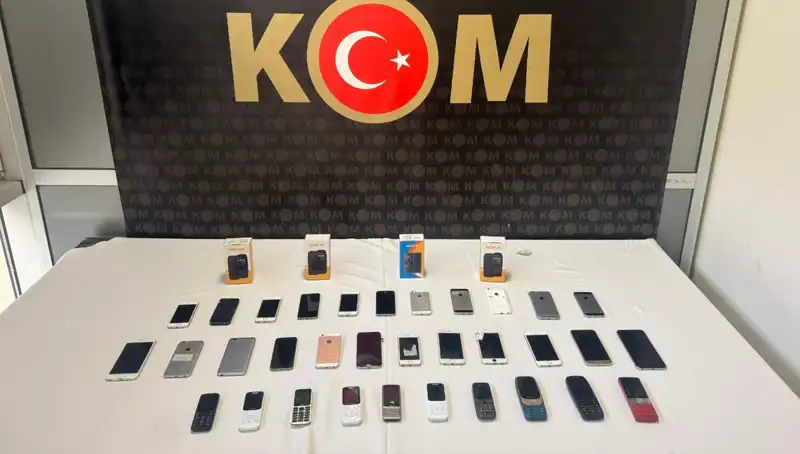 Gümrük Kaçağı 37 Cep Telefonu Ele Geçirildi: Yasal Süreç Başladı