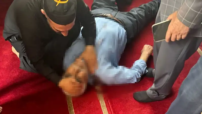 Camide Namaz Kılarken Bıçaklanan Adamın Dramı: İşte O Anlar