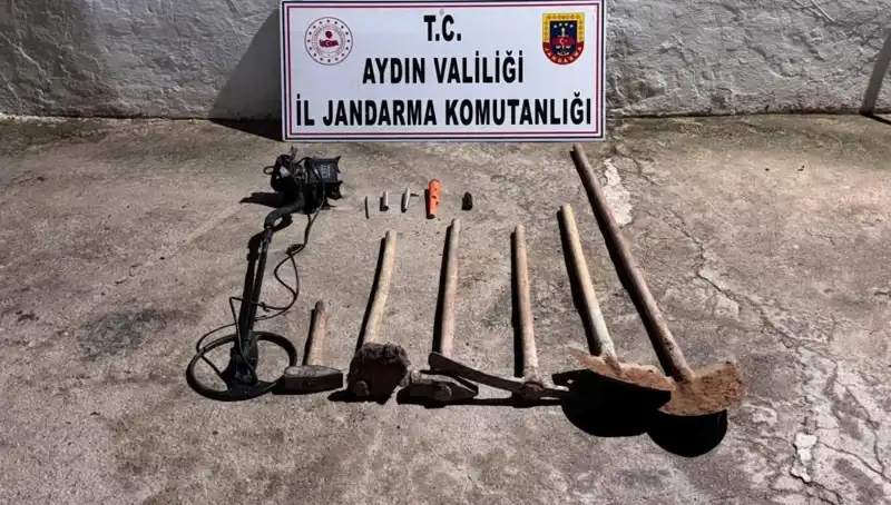 Aydın'da Kaçak Kazı Yaparken Suçüstü Yakalanan Şüpheliler