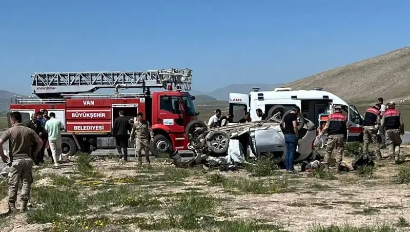 Van'daki Feci Kaza: 4 Can Gitti, 2 Kişi Yaralandı