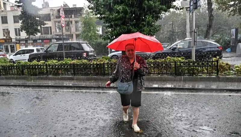 Türkiye Genelinde Sarı Kodlu Yağış Uyarısı: Hangi Bölgeler Etkilenecek?