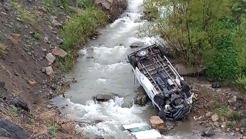 Hakkari’de İşçileri Taşıyan Minibüs Devrildi: Korkunç Kaza Ayrıntıları
