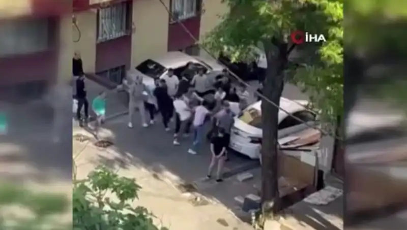 Kapıları Zorlayan Madde Bağımlısına Meydan Dayaklarıyla Cevap Verildi!