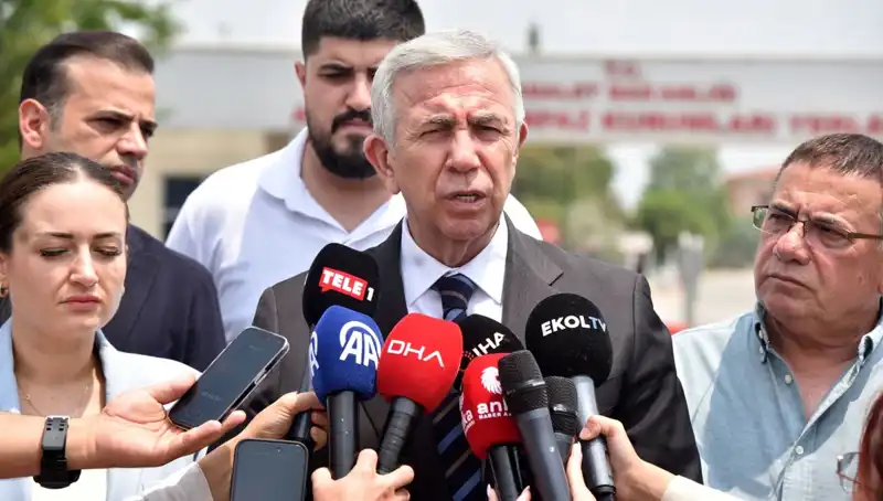 Mansur Yavaş, Antalya'da Muhittin Böcek'i Ziyaret Etti: İşbirliği ve Destek Mesajları