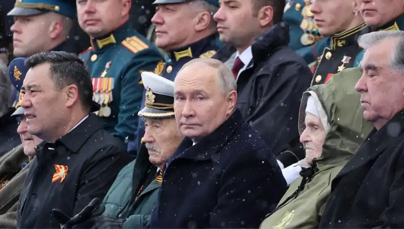 Rus Ordusu Büyüyor: Putin'in Tarihi Askeri Çağrısı Neden Önemli?