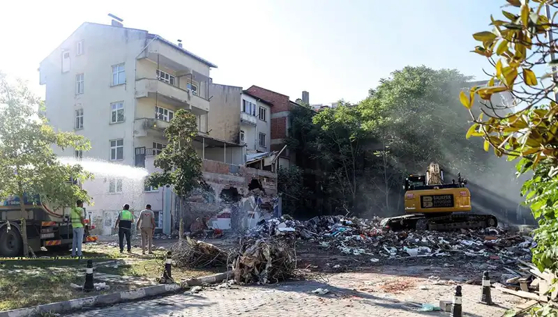 Sındırgı'da Yaşanan Sarsıntılar: 4.0, 3.6 ve 3.9 Şiddetinde Artçılar Ürkütüyor
