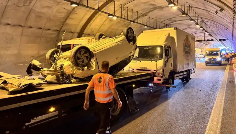 Kuzey Marmara Otoyolu'nda Zorlu Kaza: Otomobil ve Kamyonet Çarpıştı