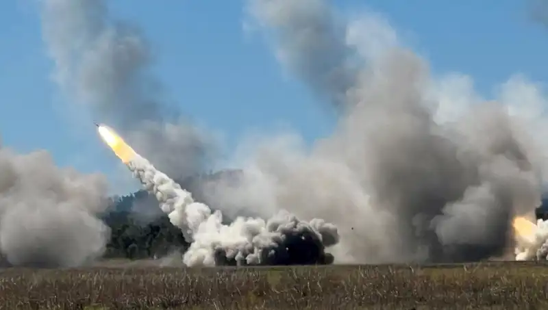 Avustralya’nın Askeri Gücünü Gözler Önüne Seren HIMARS Atışı