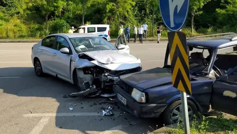 Görele'de Feci Kaza: Sürücü Araç Camından Fırladı, Can Pazarı Yaşandı!