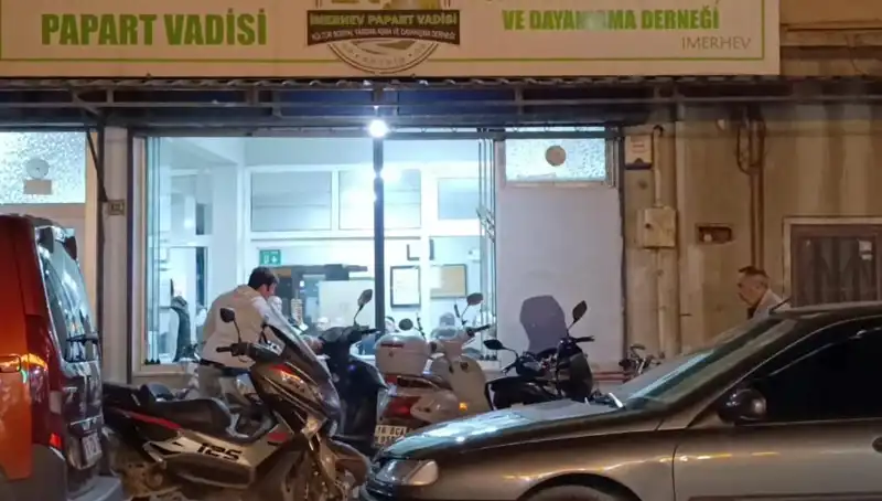 Lokalde Bıçaklı Kavga: Acil Servis Alarmda, Bir Kişi Ağır Yaralı!